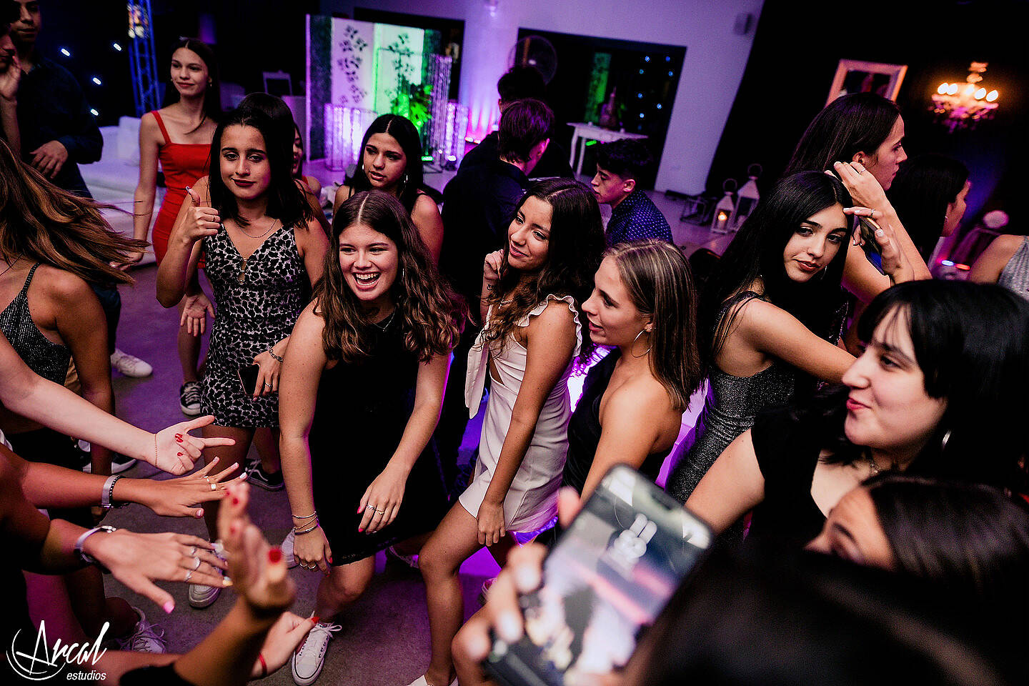 193-giuliana-pelletieri-make-up-de-carla-salguero-en-salo-n-las-grolas-quince-an-os-fiesta-en-pandemia-carlos-paz-malaguen-o-124948