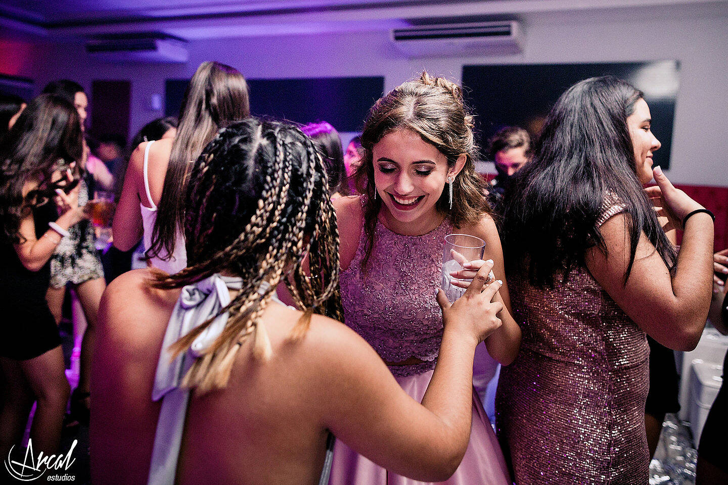 233-giuliana-pelletieri-make-up-de-carla-salguero-en-salo-n-las-grolas-quince-an-os-fiesta-en-pandemia-carlos-paz-malaguen-o-124948