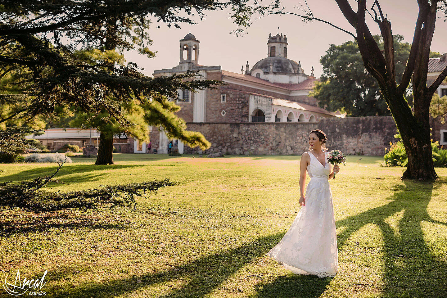 039_Lourdes y Rodrigo; boda en pandemia, iglesia católica parroquia de jesus maría, evento en estancia el rosal, agua de oro, córdoba