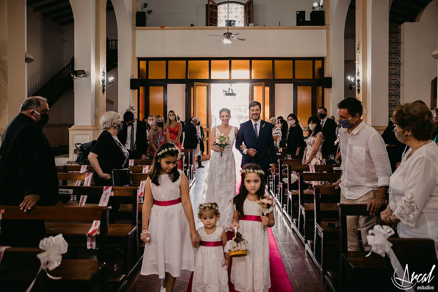 048_Lourdes y Rodrigo; boda en pandemia, iglesia católica parroquia de jesus maría, evento en estancia el rosal, agua de oro, córdobaA