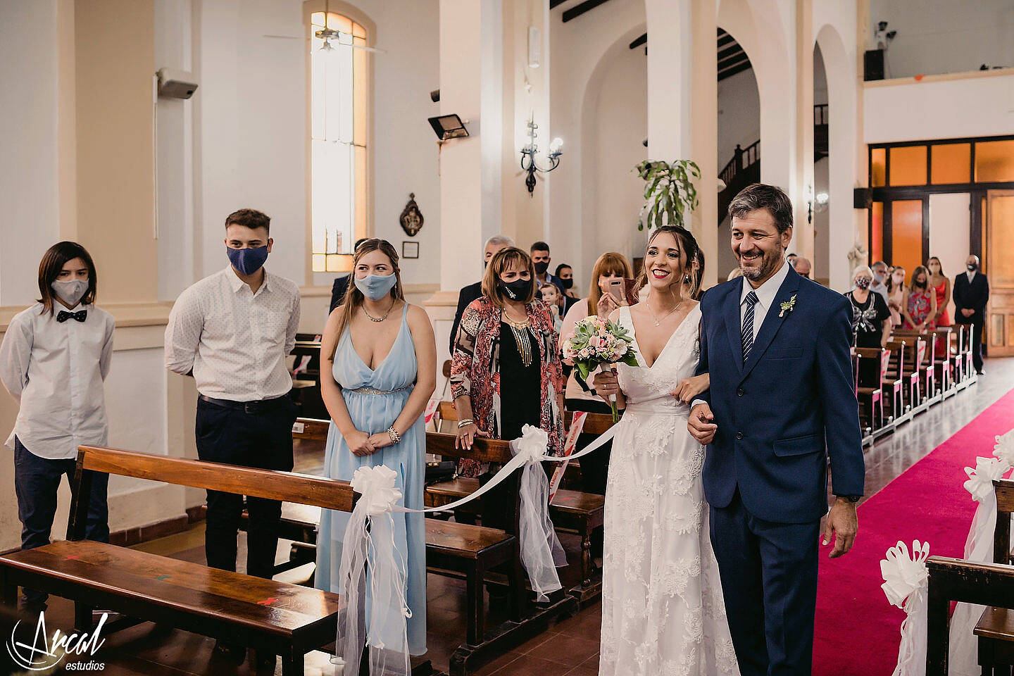053_Lourdes y Rodrigo; boda en pandemia, iglesia católica parroquia de jesus maría, evento en estancia el rosal, agua de oro, córdoba