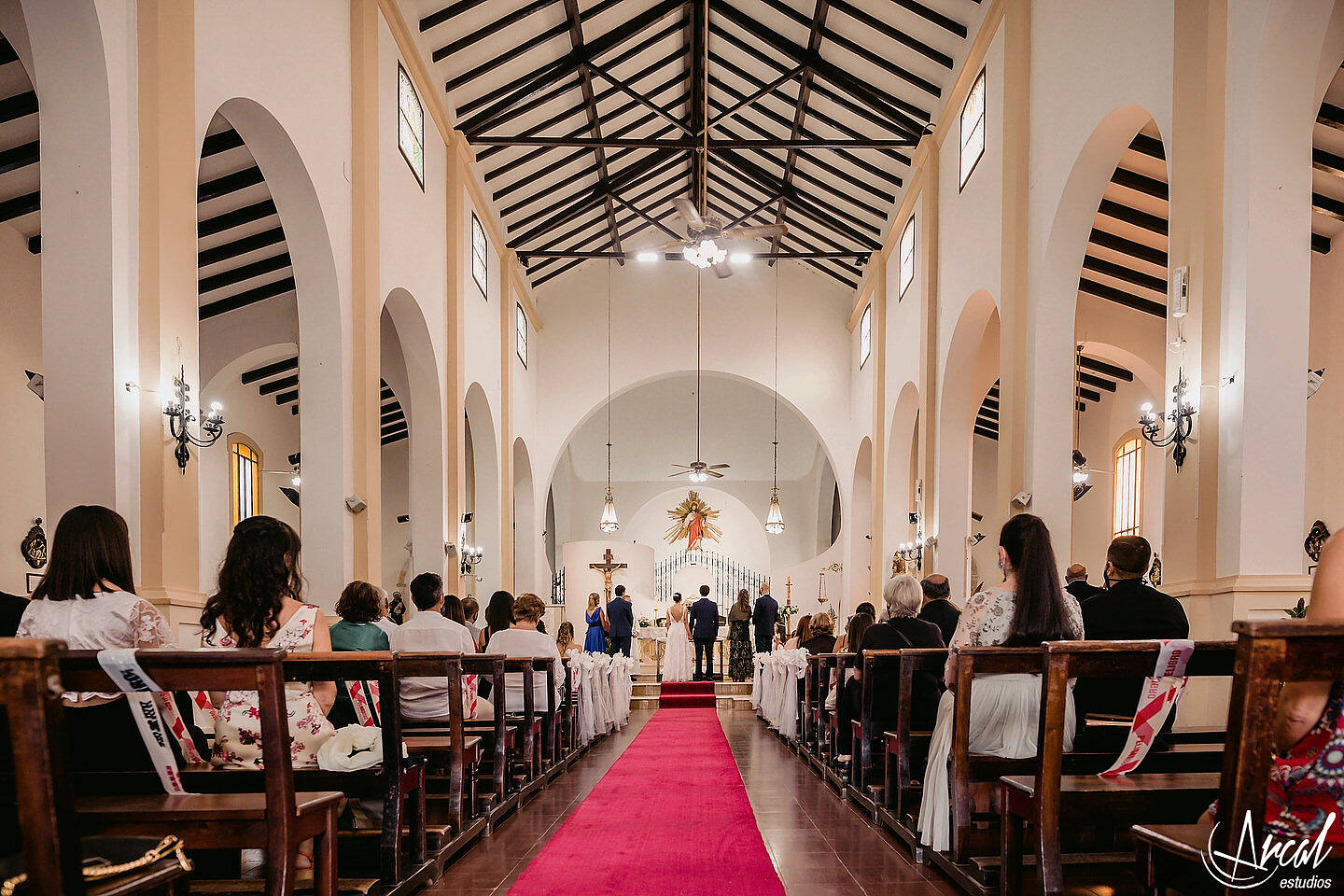 074_Lourdes y Rodrigo; boda en pandemia, iglesia católica parroquia de jesus maría, evento en estancia el rosal, agua de oro, córdobaA