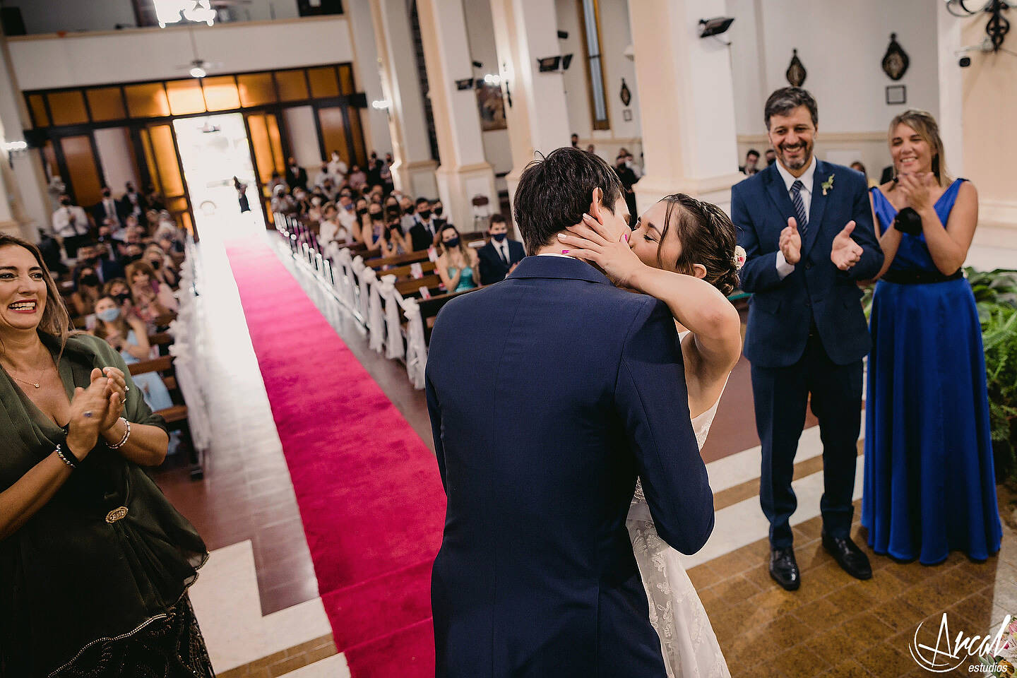 091_Lourdes y Rodrigo; boda en pandemia, iglesia católica parroquia de jesus maría, evento en estancia el rosal, agua de oro, córdobaA