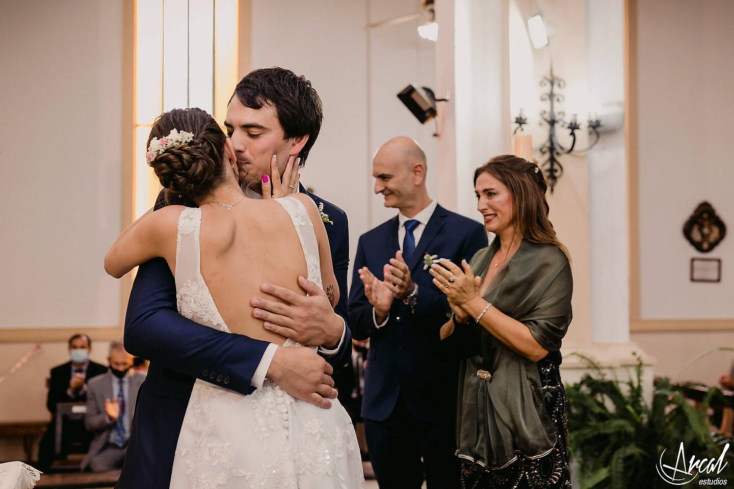 096_Lourdes y Rodrigo; boda en pandemia, iglesia católica parroquia de jesus maría, evento en estancia el rosal, agua de oro, córdobaA