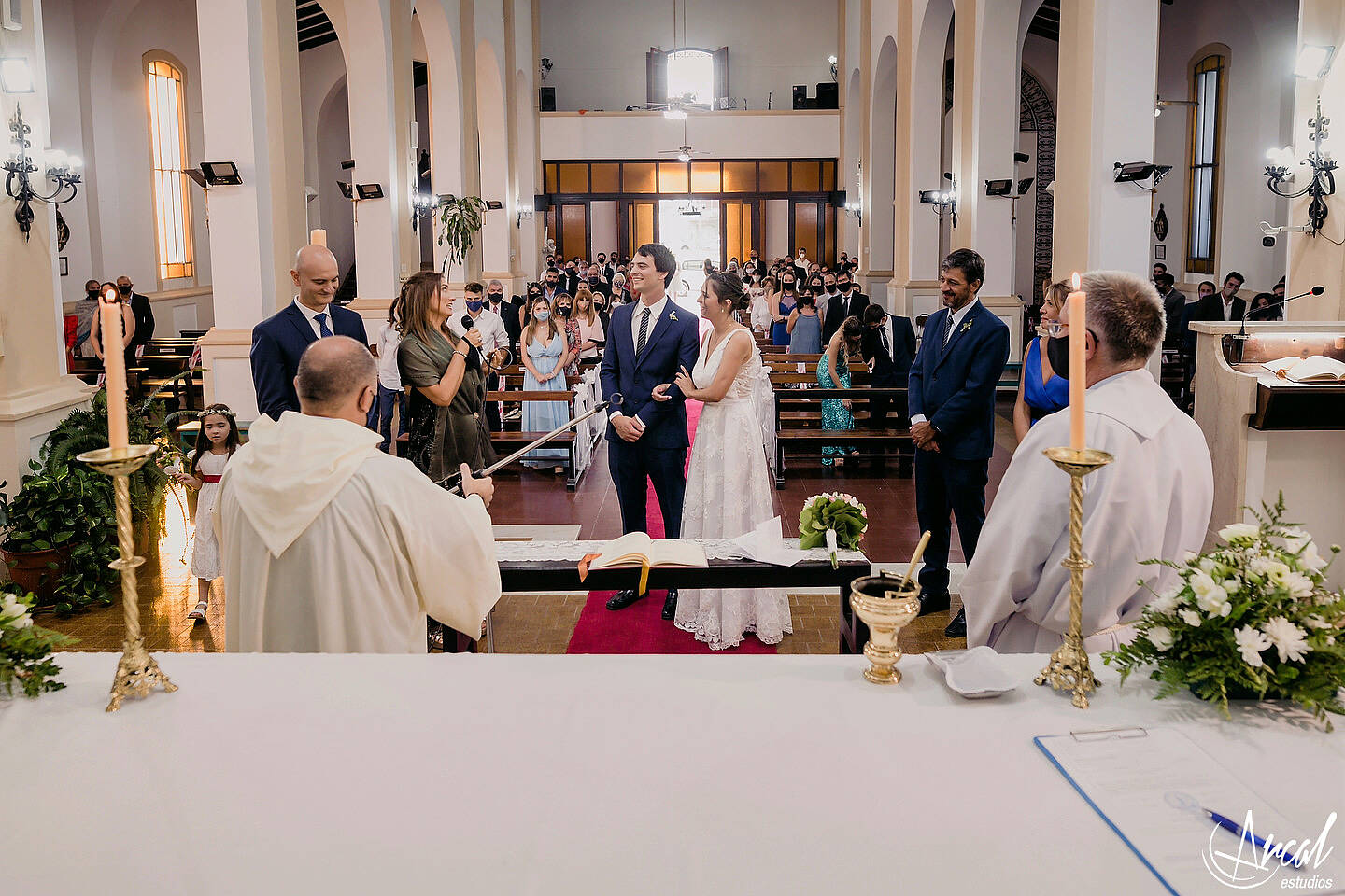 116_Lourdes y Rodrigo; boda en pandemia, iglesia católica parroquia de jesus maría, evento en estancia el rosal, agua de oro, córdobaA