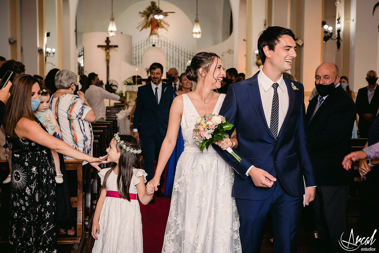 140_Lourdes y Rodrigo; boda en pandemia, iglesia católica parroquia de jesus maría, evento en estancia el rosal, agua de oro, córdobaA