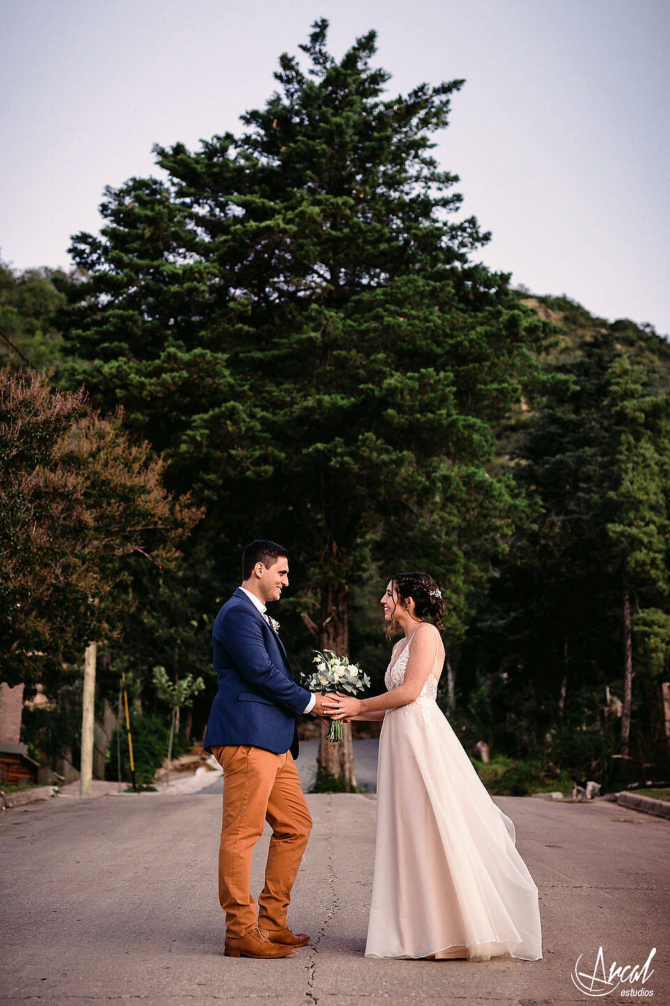 202_Julieta y Agustín - Casamiento en pandemia, salón del Jockey Carlos Paz