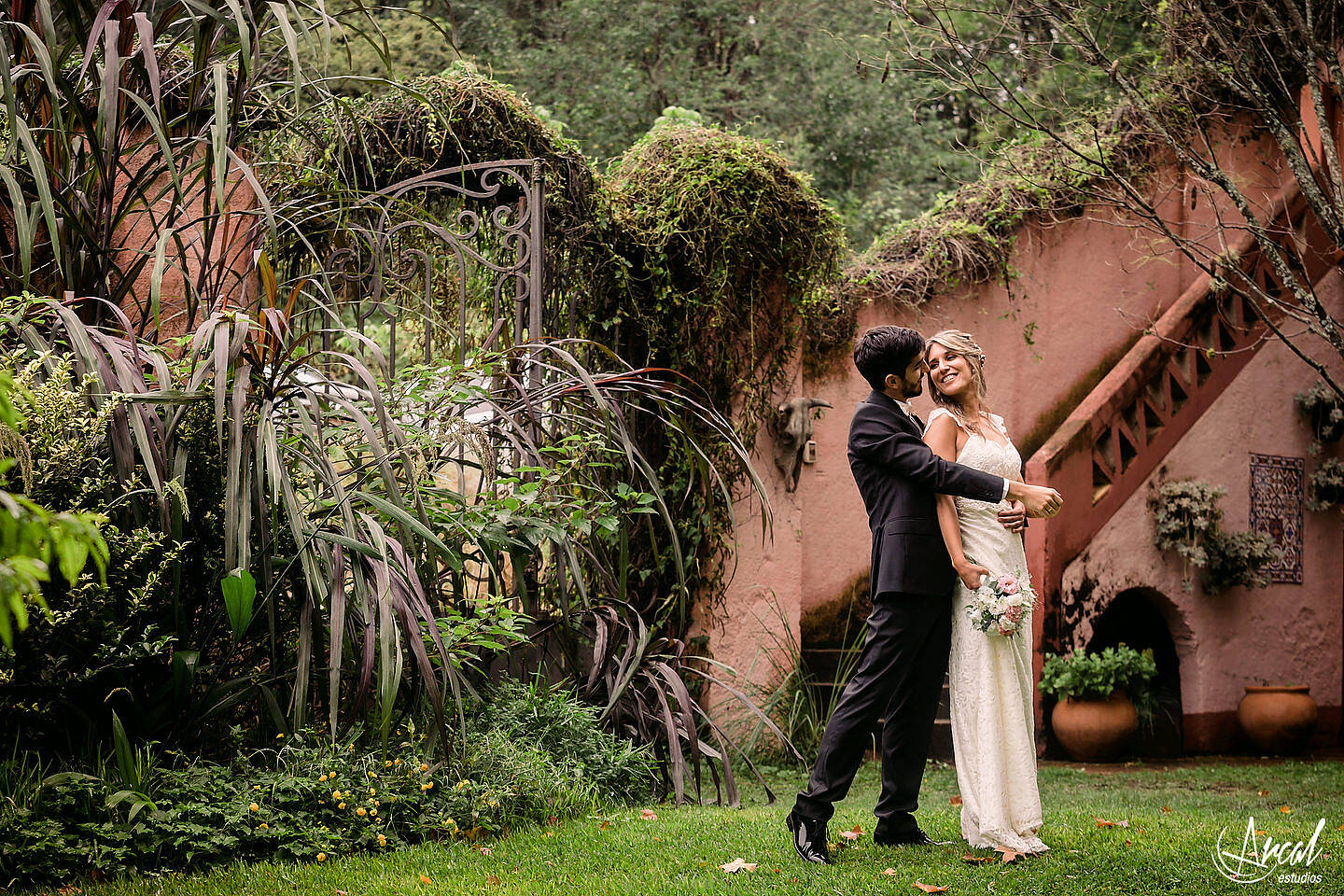 189_Carla y Guille, casamiento en pandemia, boda en estancia El Rosal de Agua de Oro, animación de Ramiro Buteler, fotografía de Arcal Estudios