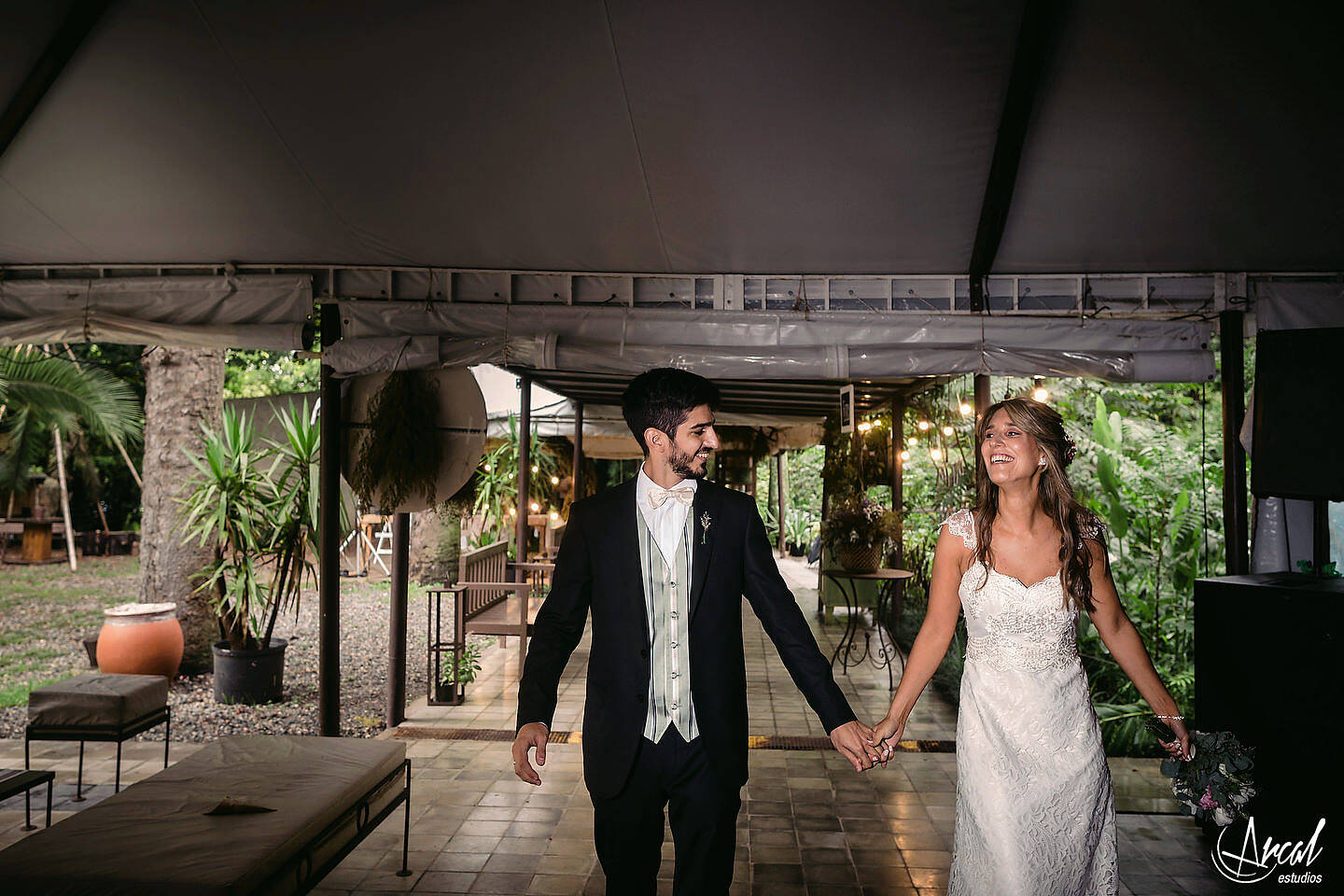 207_Carla y Guille, casamiento en pandemia, boda en estancia El Rosal de Agua de Oro, animación de Ramiro Buteler, fotografía de Arcal Estudios