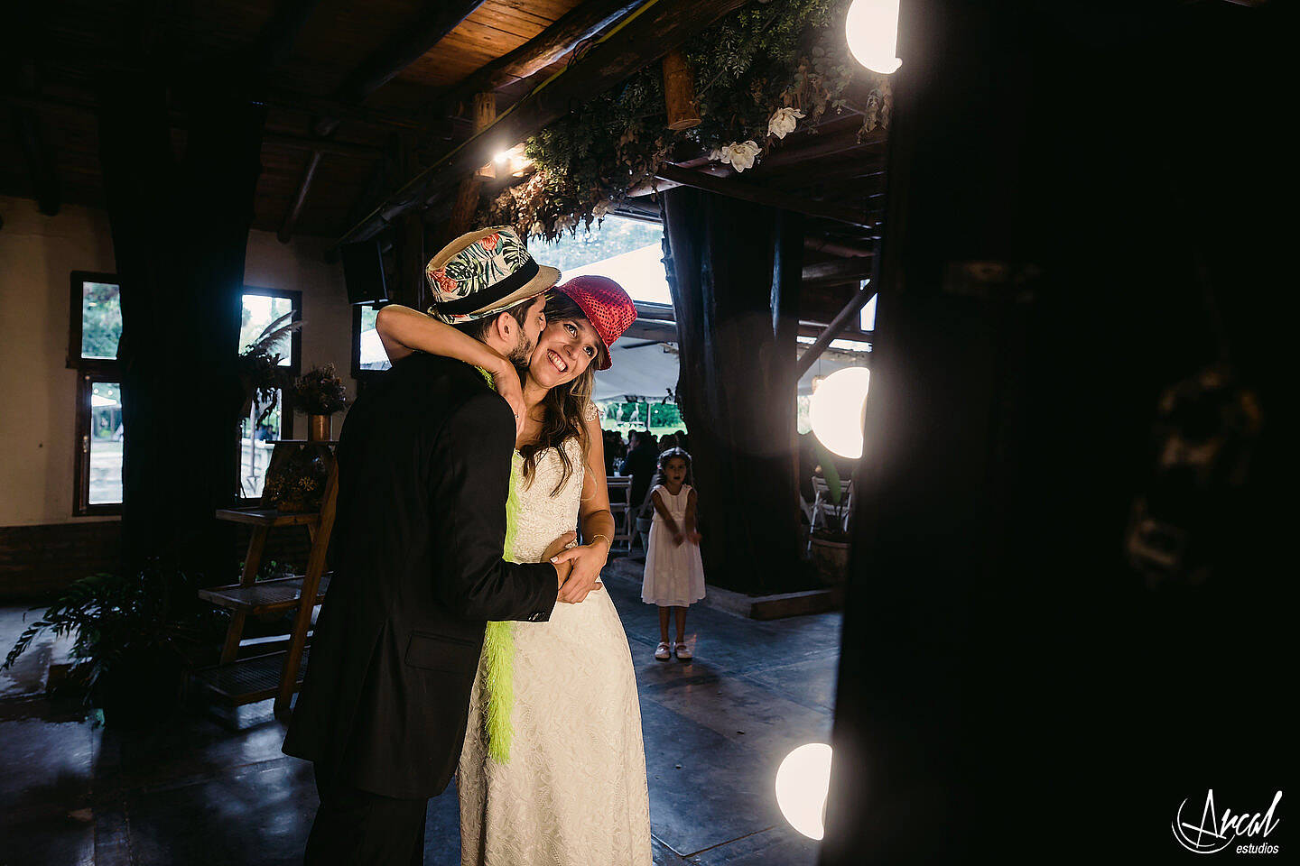 210_Carla y Guille, casamiento en pandemia, boda en estancia El Rosal de Agua de Oro, animación de Ramiro Buteler, fotografía de Arcal Estudios