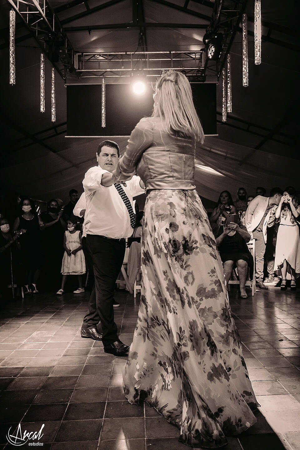 322_Carla y Guille, casamiento en pandemia, boda en estancia El Rosal de Agua de Oro, animación de Ramiro Buteler, fotografía de Arcal Estudios