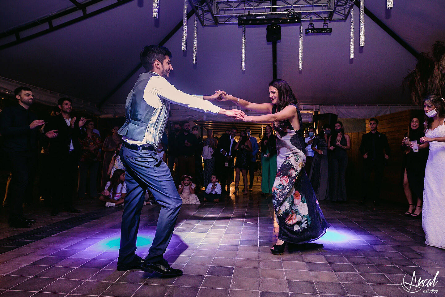 329_Carla y Guille, casamiento en pandemia, boda en estancia El Rosal de Agua de Oro, animación de Ramiro Buteler, fotografía de Arcal Estudios