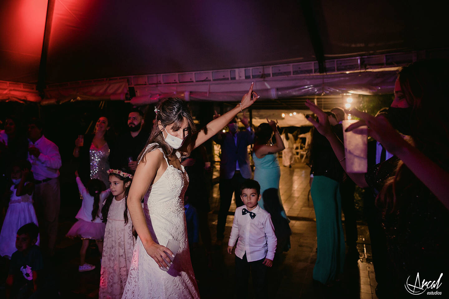 333_Carla y Guille, casamiento en pandemia, boda en estancia El Rosal de Agua de Oro, animación de Ramiro Buteler, fotografía de Arcal Estudios