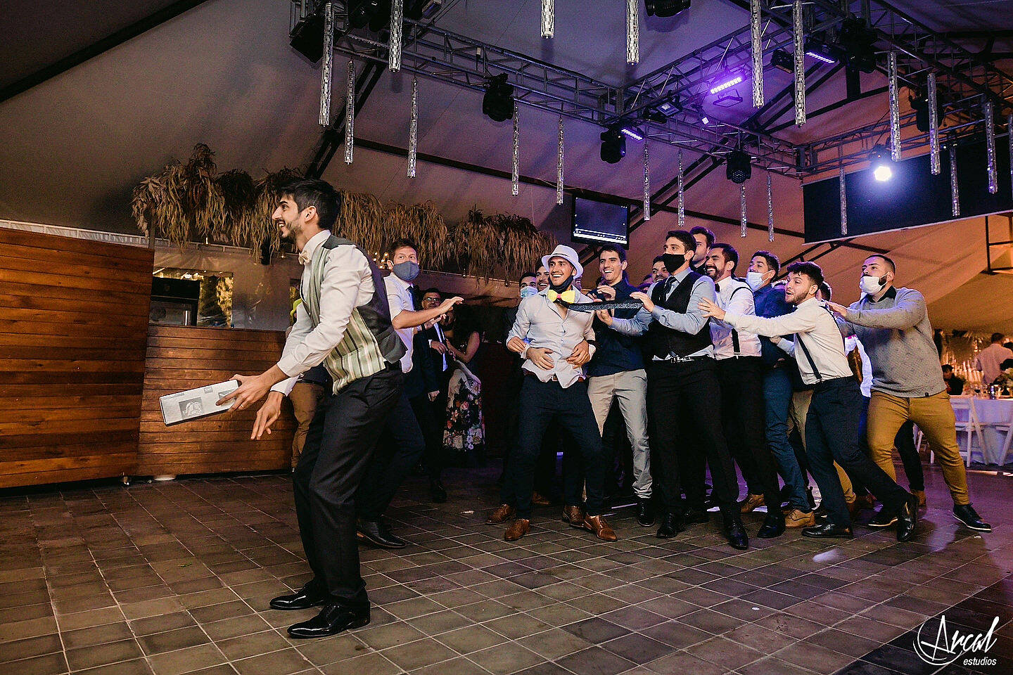 423_Carla y Guille, casamiento en pandemia, boda en estancia El Rosal de Agua de Oro, animación de Ramiro Buteler, fotografía de Arcal Estudios