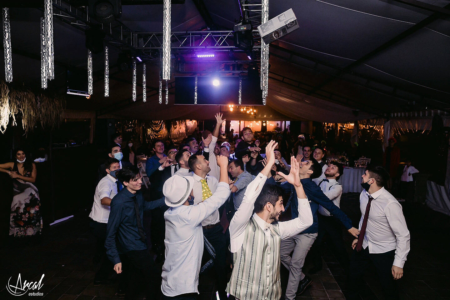 427_Carla y Guille, casamiento en pandemia, boda en estancia El Rosal de Agua de Oro, animación de Ramiro Buteler, fotografía de Arcal Estudios