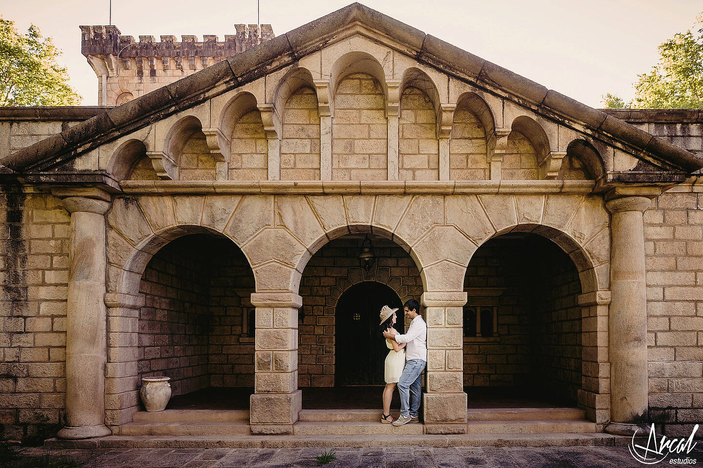 011-julieta-y-agusti-n-fotos-de-preboda-en-el-castillo-de-wilkings-tanti-cascada-ri-o-vestido-rojo-126404