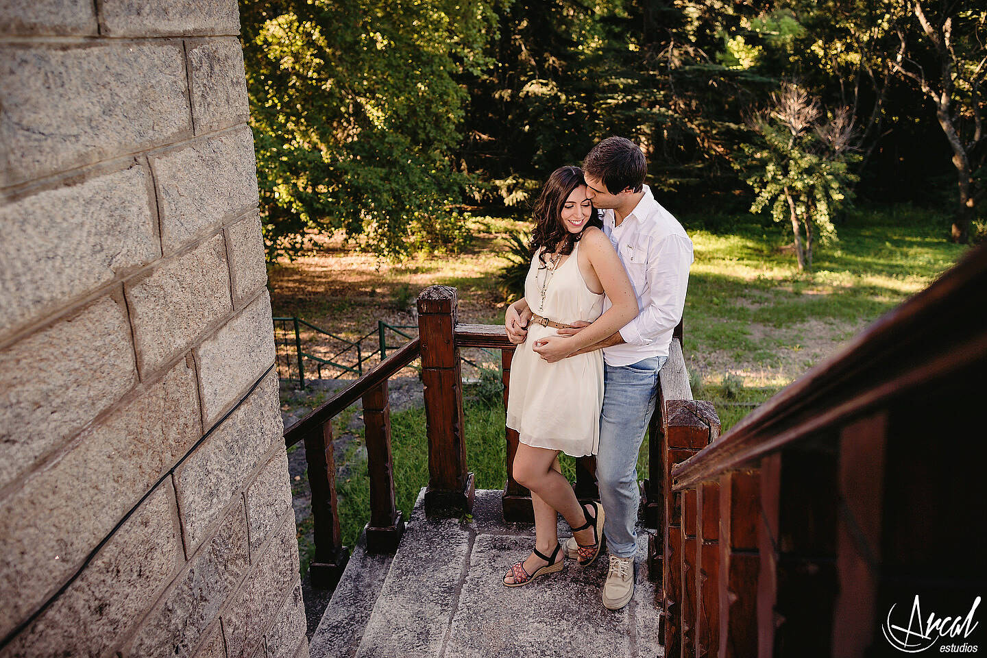 033-julieta-y-agusti-n-fotos-de-preboda-en-el-castillo-de-wilkings-tanti-cascada-ri-o-vestido-rojo-126404