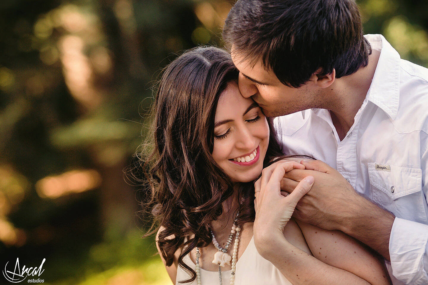 036-julieta-y-agusti-n-fotos-de-preboda-en-el-castillo-de-wilkings-tanti-cascada-ri-o-vestido-rojo-126404