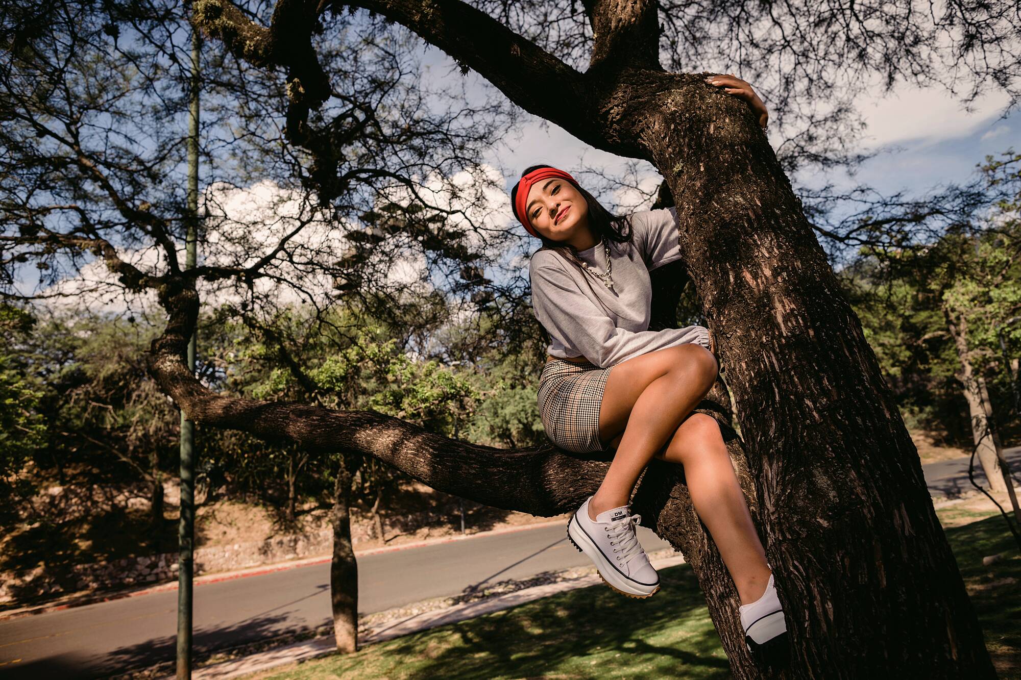 002-book-15-stefani-a-maldonado-sesio-n-de-fotos-urbana-co-rdoba-rueda-eiffel-fotos-en-bar-el-mezon-y-solutto-bar-134298