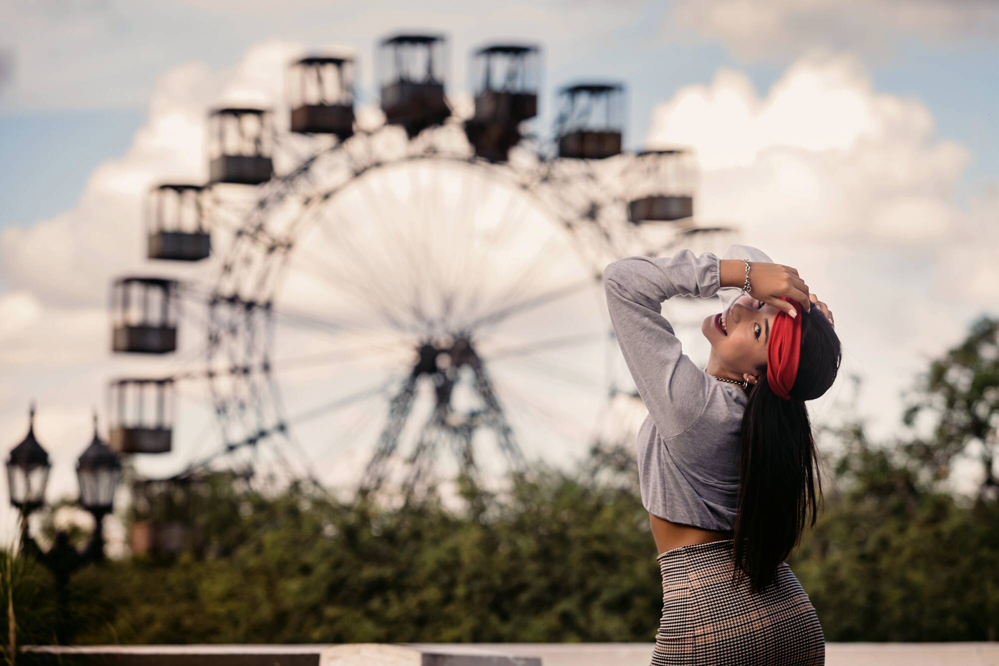 020-book-15-stefani-a-maldonado-sesio-n-de-fotos-urbana-co-rdoba-rueda-eiffel-fotos-en-bar-el-mezon-y-solutto-bar-134298