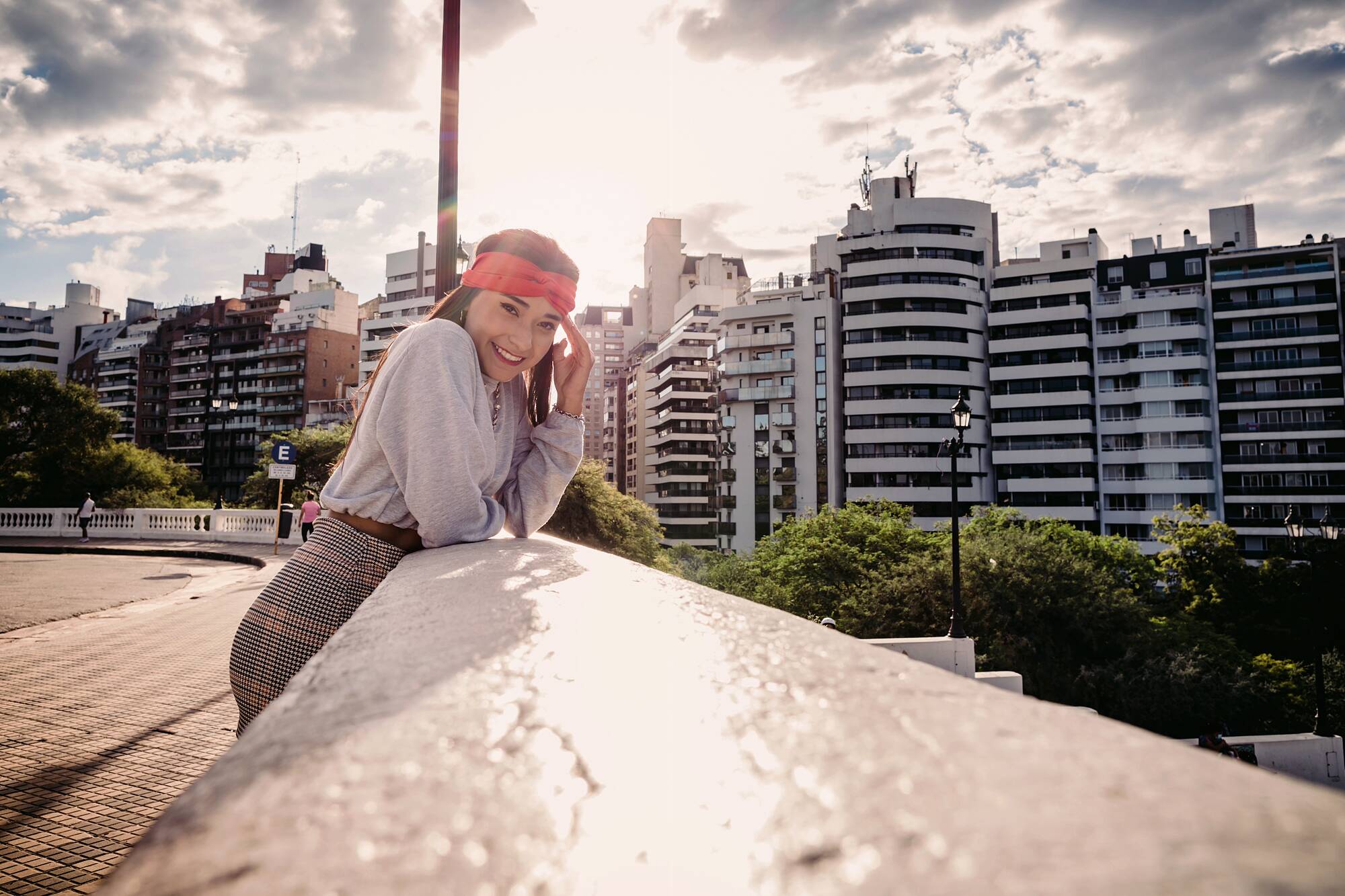 037-book-15-stefani-a-maldonado-sesio-n-de-fotos-urbana-co-rdoba-rueda-eiffel-fotos-en-bar-el-mezon-y-solutto-bar-134298