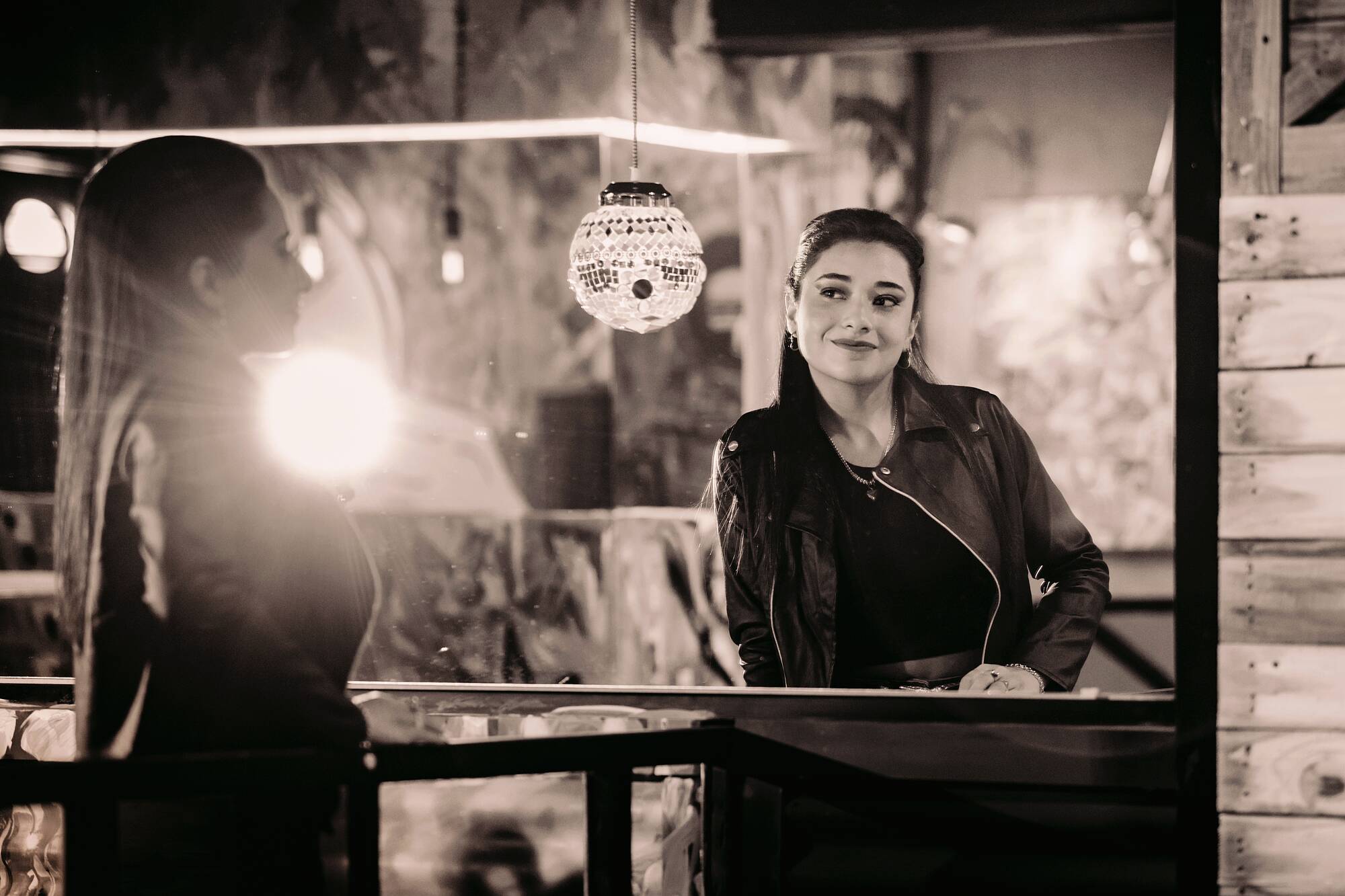 054-book-15-stefani-a-maldonado-sesio-n-de-fotos-urbana-co-rdoba-rueda-eiffel-fotos-en-bar-el-mezon-y-solutto-bar-134298