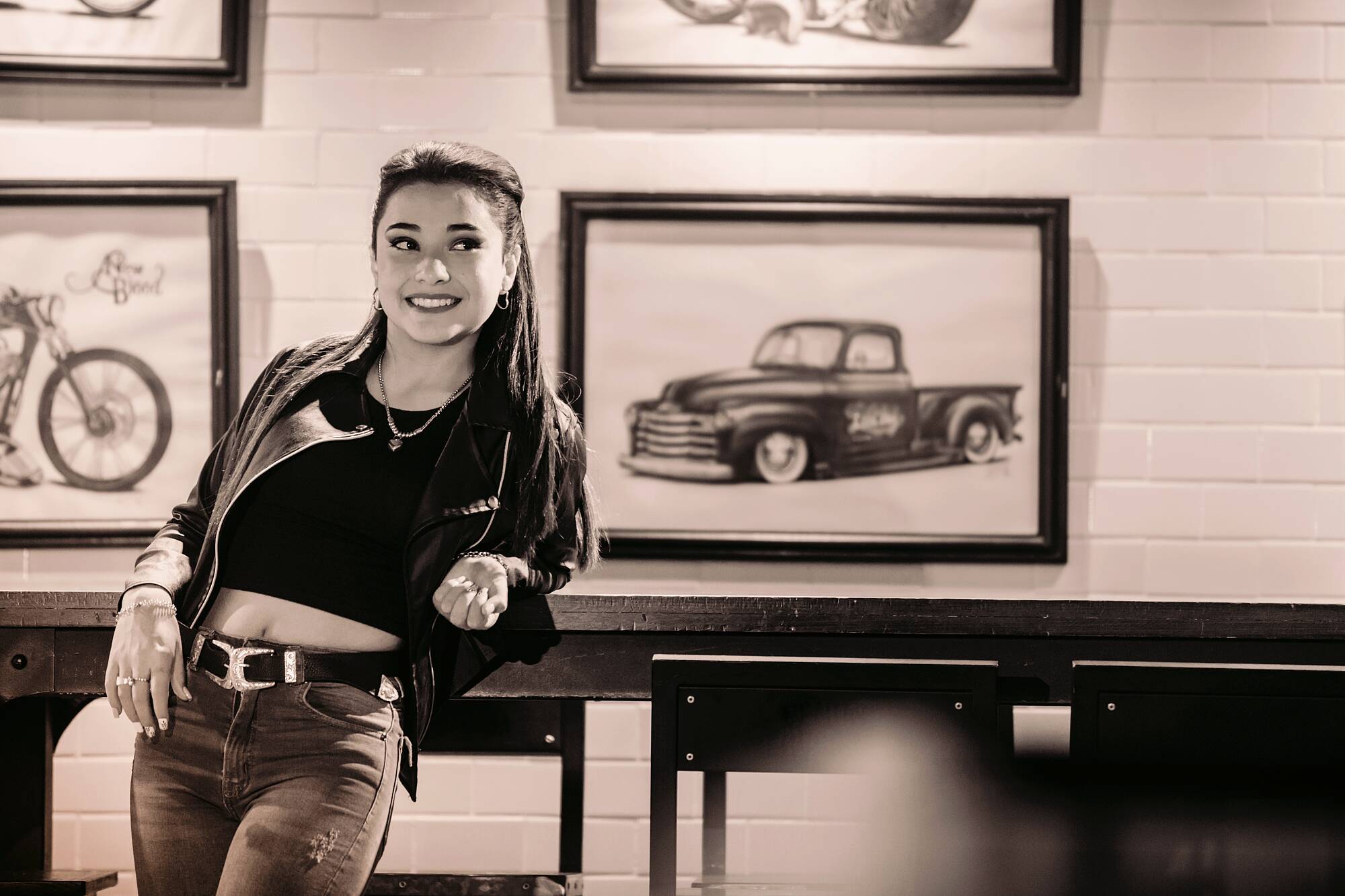 071-book-15-stefani-a-maldonado-sesio-n-de-fotos-urbana-co-rdoba-rueda-eiffel-fotos-en-bar-el-mezon-y-solutto-bar-134298