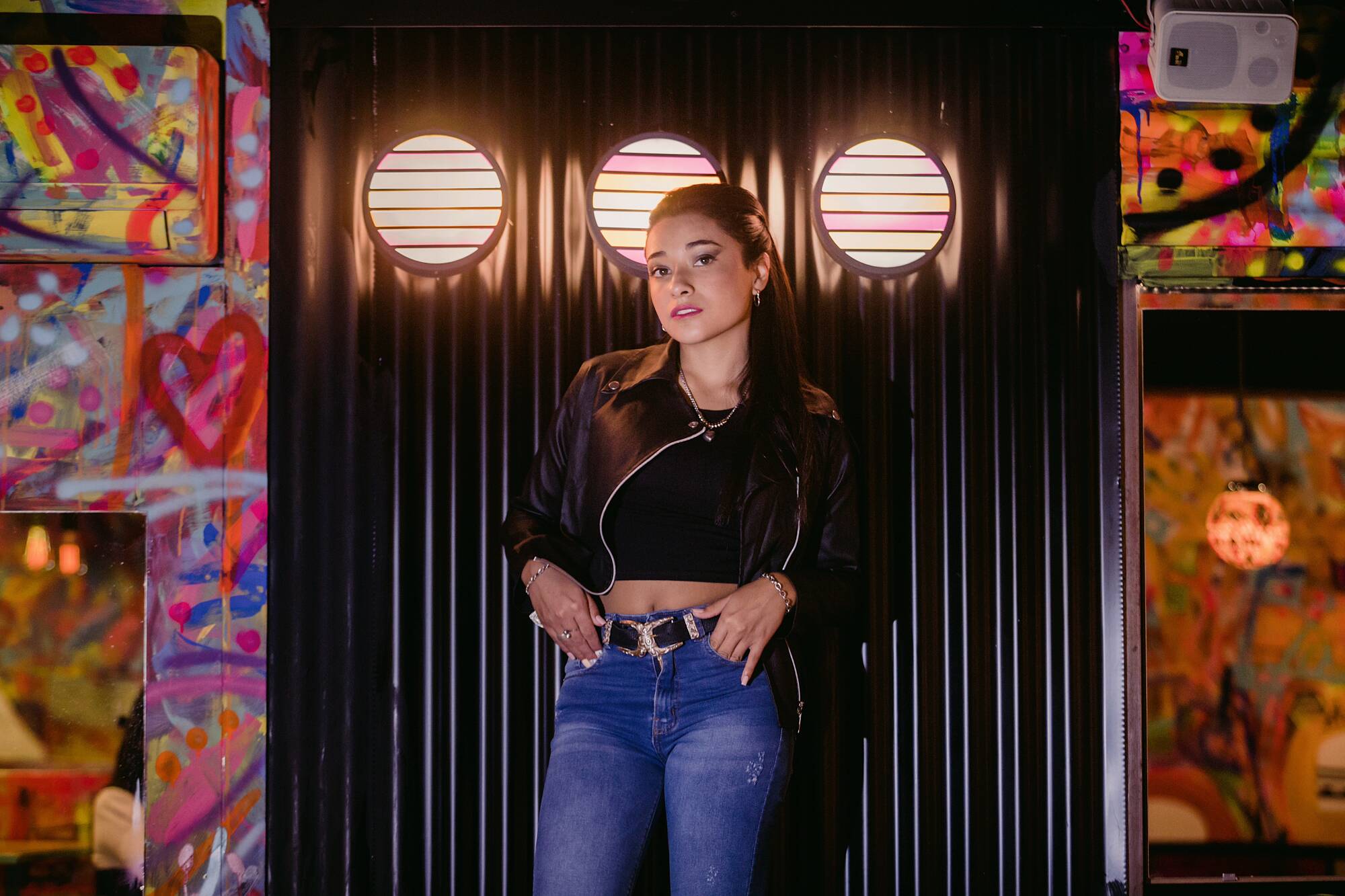 072-book-15-stefani-a-maldonado-sesio-n-de-fotos-urbana-co-rdoba-rueda-eiffel-fotos-en-bar-el-mezon-y-solutto-bar-134298