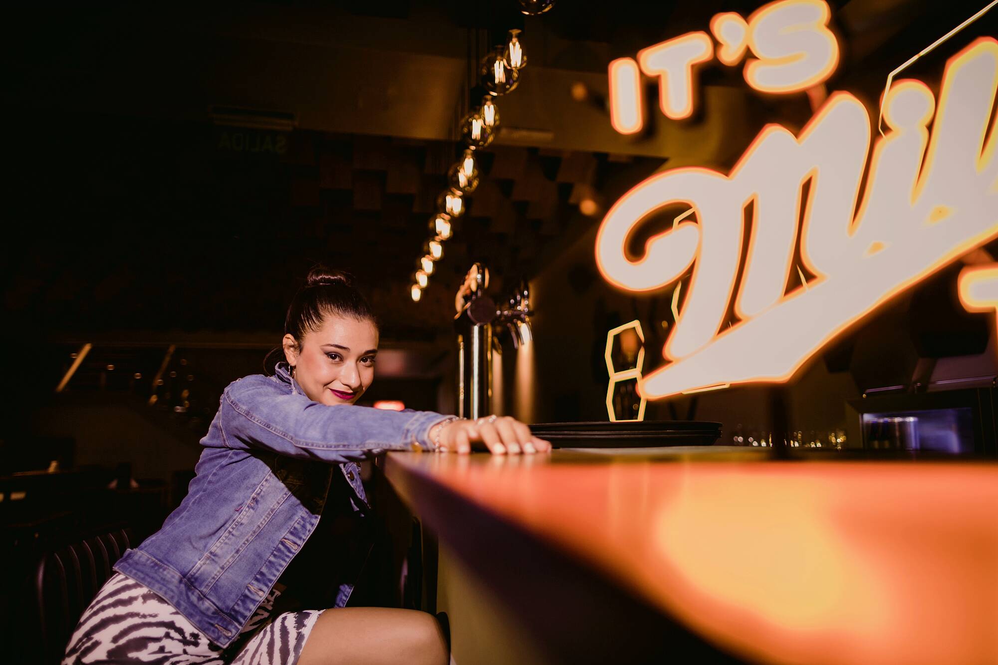 100-book-15-stefani-a-maldonado-sesio-n-de-fotos-urbana-co-rdoba-rueda-eiffel-fotos-en-bar-el-mezon-y-solutto-bar-134298