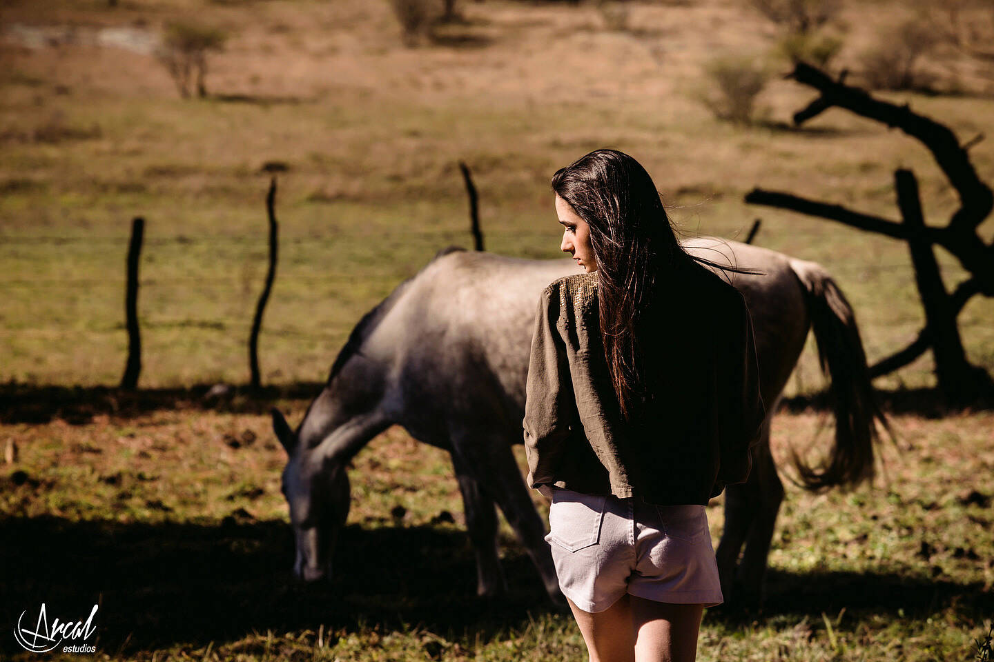 021-francesca-ciabattari-book-de-15-bosque-cabalango-barrio-la-loma-puerta-turqueza-vista-a-las-sierras-de-co-rdoba-134825