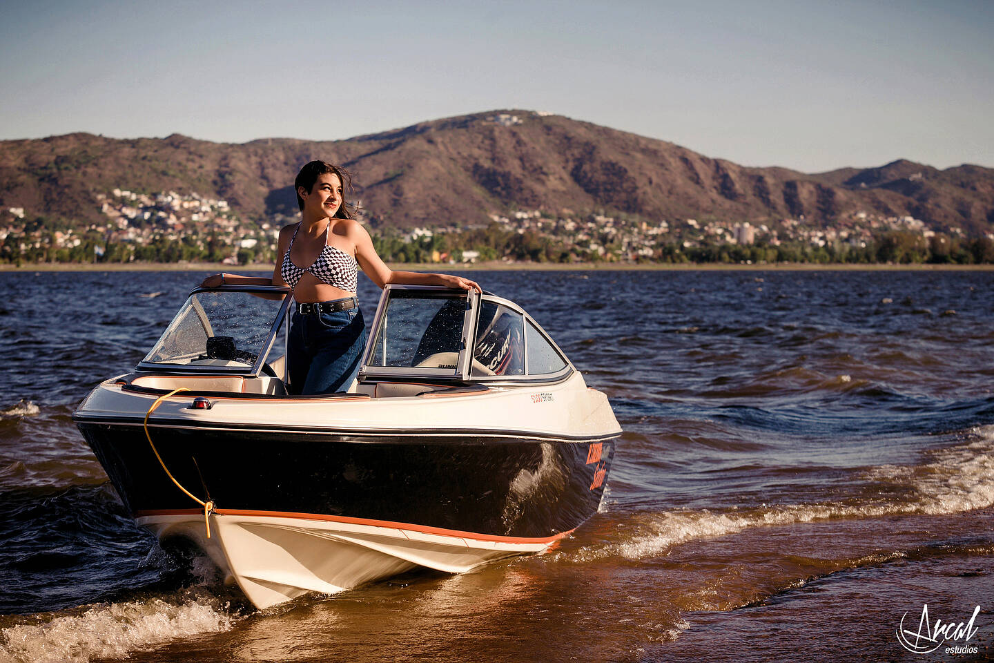 043-zoe-tienda-de-antiguedades-carlos-paz-lancha-lago-san-roque-y-fotos-en-la-pulperi-a-carlos-paza-138817-O