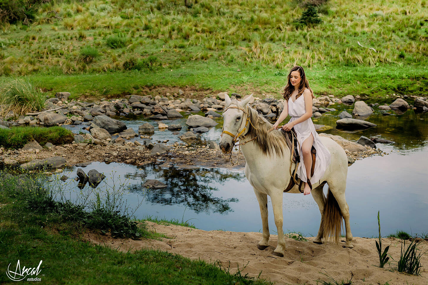 038-roci-o-biderbust-fotografi-a-de-quincean-era-en-caballo-en-acuerella-del-ri-o-san-clemente-co-rdoba-141805-O