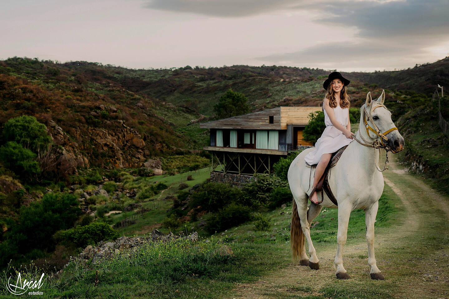 055-roci-o-biderbust-fotografi-a-de-quincean-era-en-caballo-en-acuerella-del-ri-o-san-clemente-co-rdoba-141805-O
