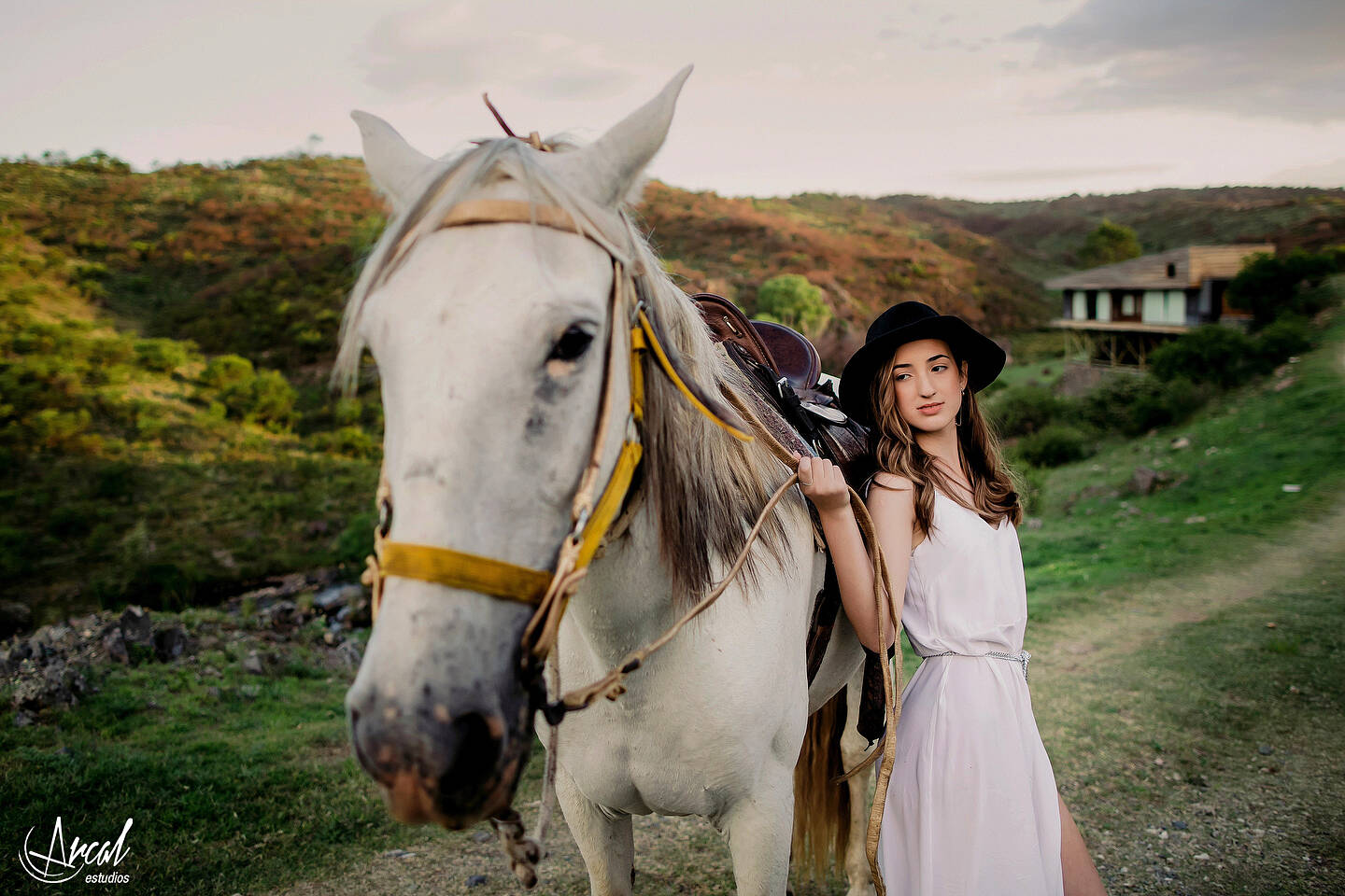 059-roci-o-biderbust-fotografi-a-de-quincean-era-en-caballo-en-acuerella-del-ri-o-san-clemente-co-rdoba-141805-O