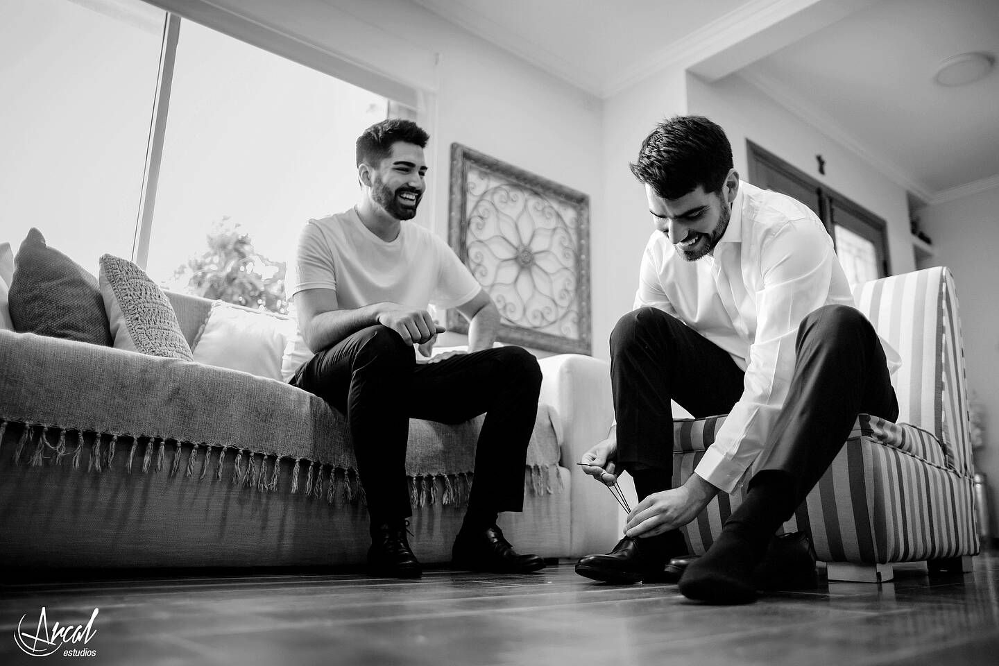 009-mili-y-toma-s-boda-en-parroquia-nuestra-sen-ora-del-socorro-de-escuela-pias-fotos-en-salo-n-reinapaz-140480-O