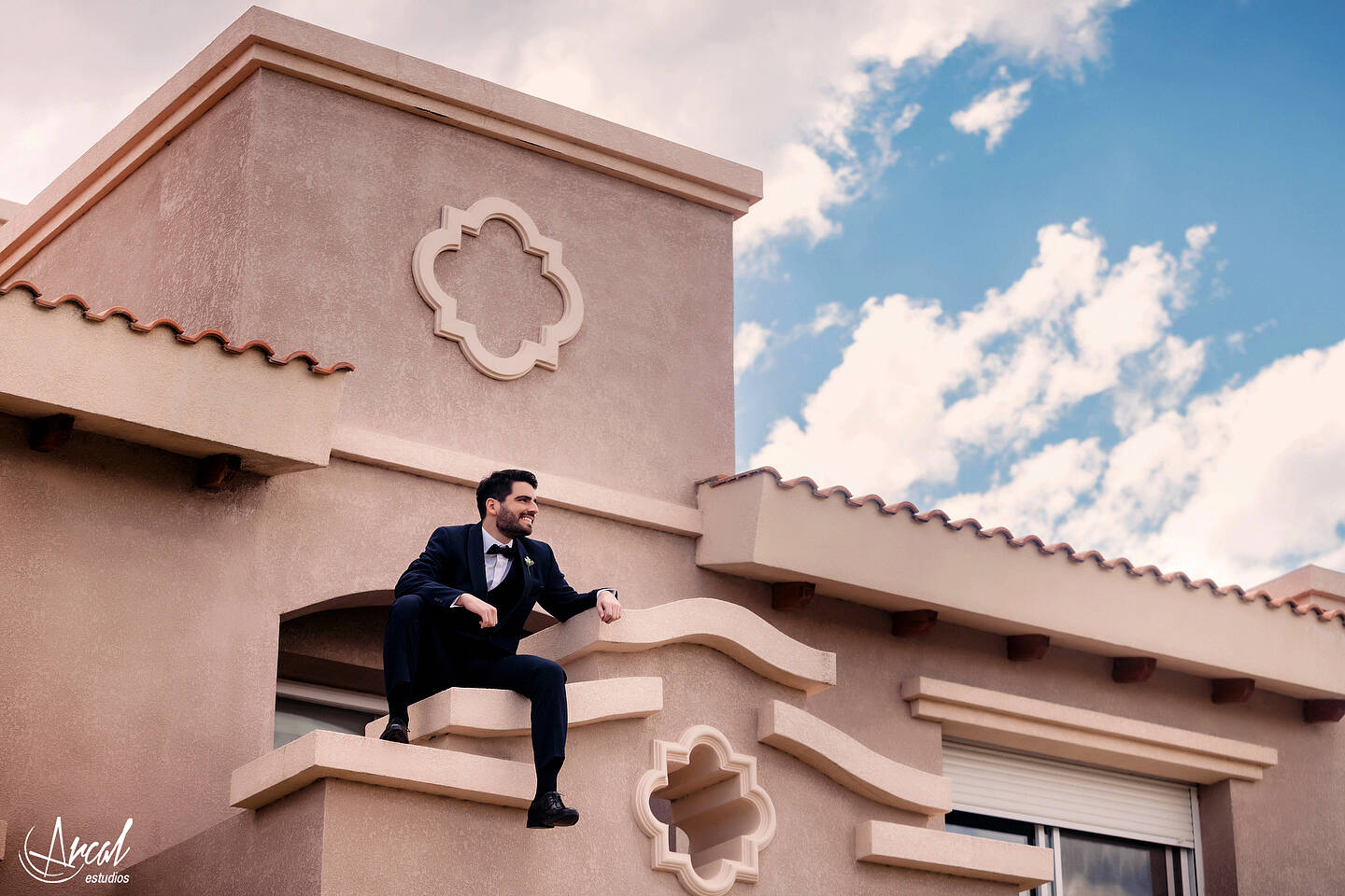 026-mili-y-toma-s-boda-en-parroquia-nuestra-sen-ora-del-socorro-de-escuela-pias-fotos-en-salo-n-reinapaz-140480-O