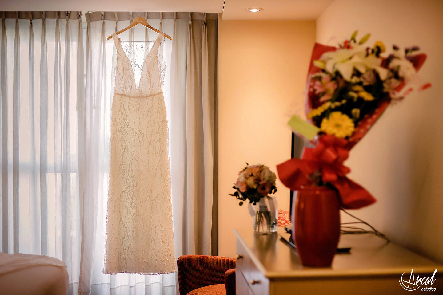 030-mili-y-toma-s-boda-en-parroquia-nuestra-sen-ora-del-socorro-de-escuela-pias-fotos-en-salo-n-reinapaz-140480-O