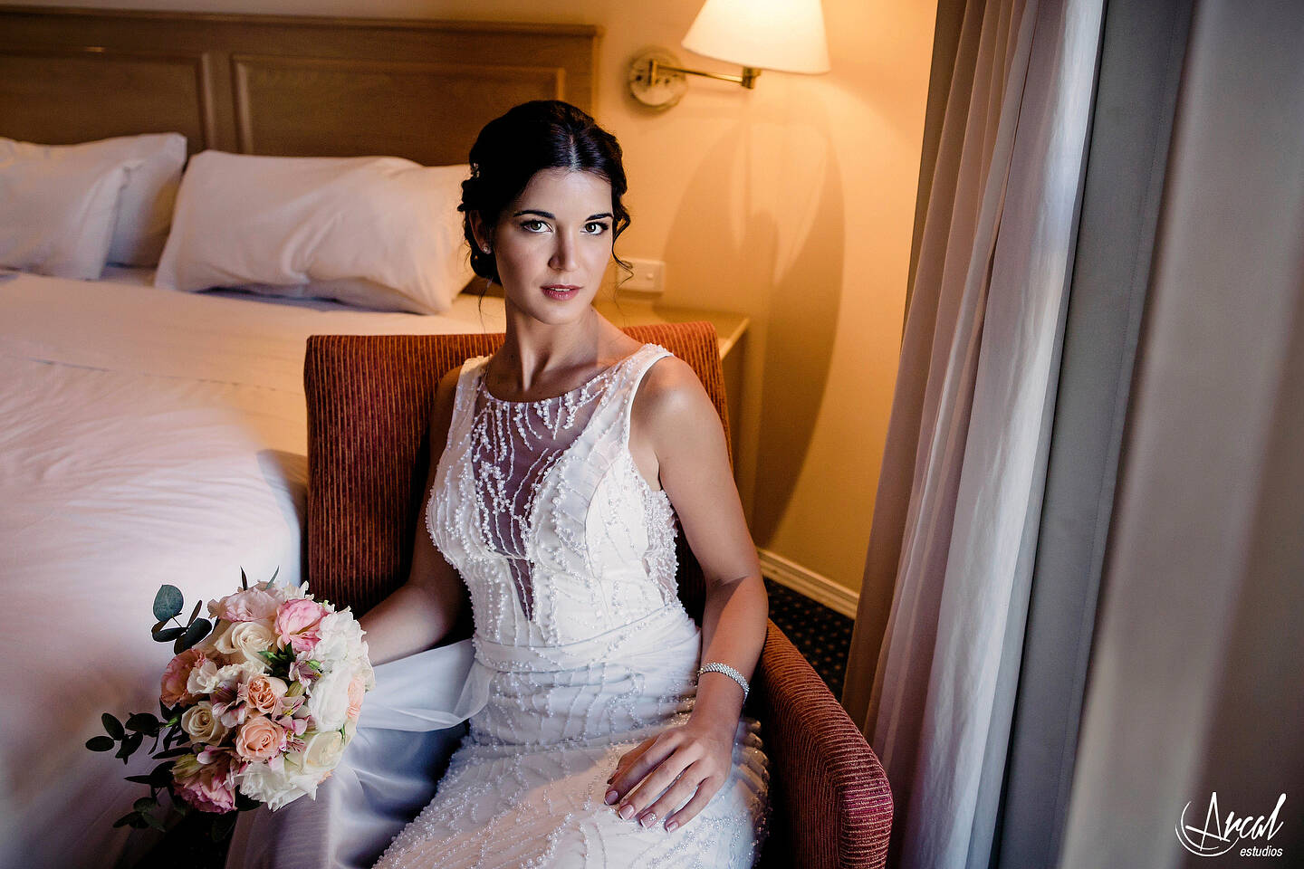 067-mili-y-toma-s-boda-en-parroquia-nuestra-sen-ora-del-socorro-de-escuela-pias-fotos-en-salo-n-reinapaz-140480-O