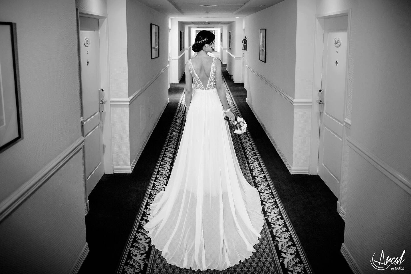 070-mili-y-toma-s-boda-en-parroquia-nuestra-sen-ora-del-socorro-de-escuela-pias-fotos-en-salo-n-reinapaz-140480-O