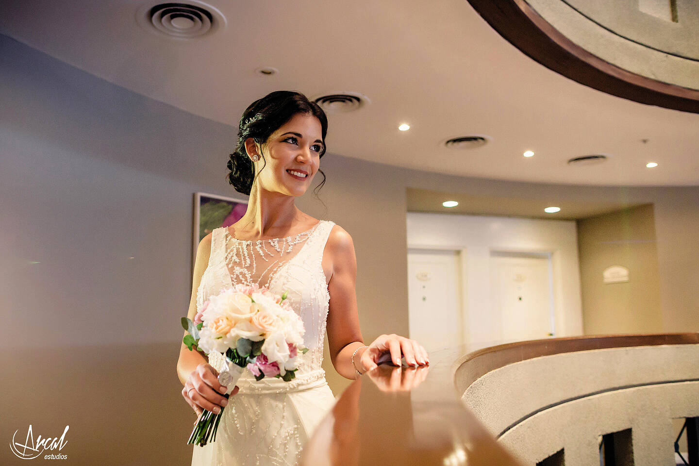 073-mili-y-toma-s-boda-en-parroquia-nuestra-sen-ora-del-socorro-de-escuela-pias-fotos-en-salo-n-reinapaz-140480-O