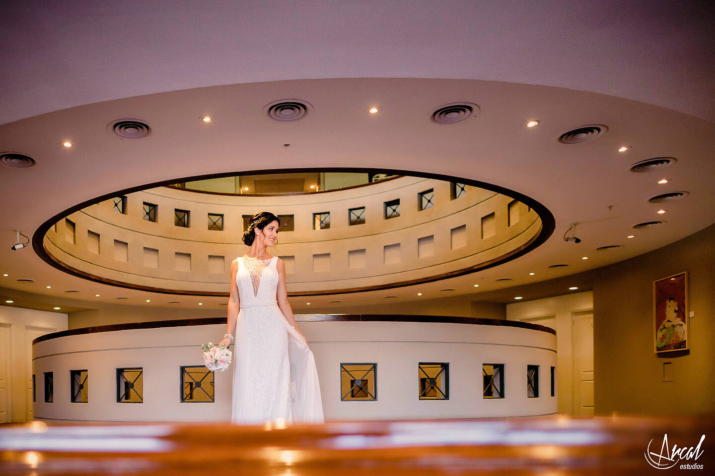 075-mili-y-toma-s-boda-en-parroquia-nuestra-sen-ora-del-socorro-de-escuela-pias-fotos-en-salo-n-reinapaz-140480-O