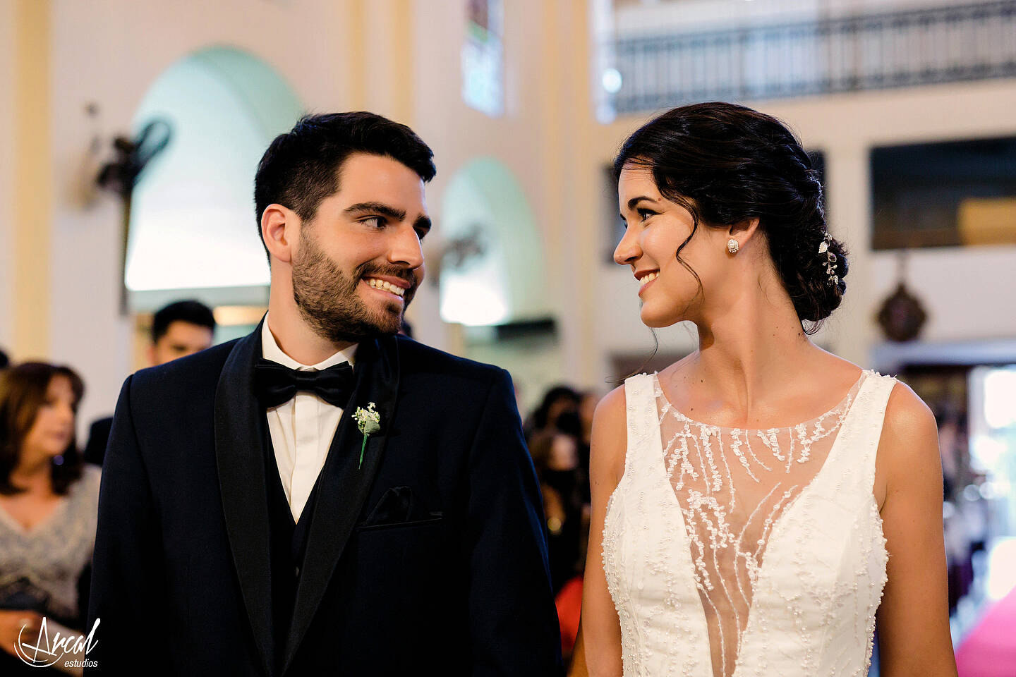 149-mili-y-toma-s-boda-en-parroquia-nuestra-sen-ora-del-socorro-de-escuela-pias-fotos-en-salo-n-reinapaz-140480-O