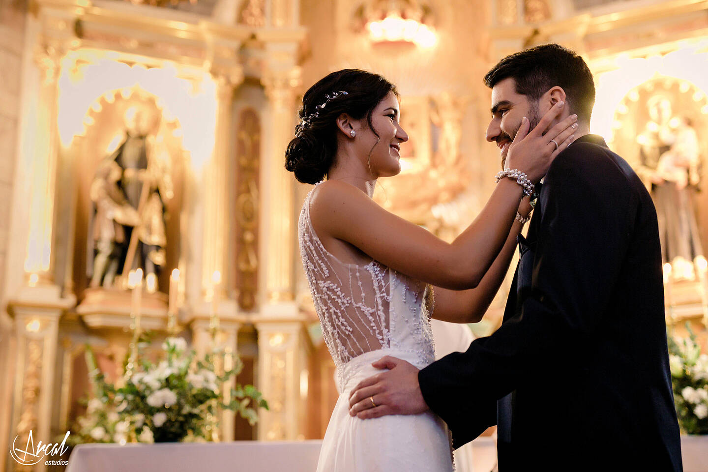 152-mili-y-toma-s-boda-en-parroquia-nuestra-sen-ora-del-socorro-de-escuela-pias-fotos-en-salo-n-reinapaz-140480-O