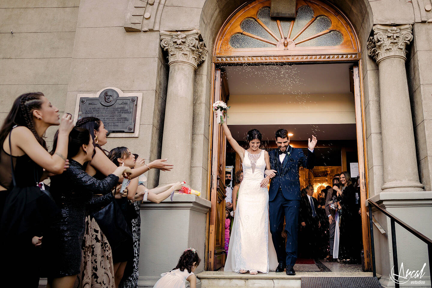 158-mili-y-toma-s-boda-en-parroquia-nuestra-sen-ora-del-socorro-de-escuela-pias-fotos-en-salo-n-reinapaz-140480-O