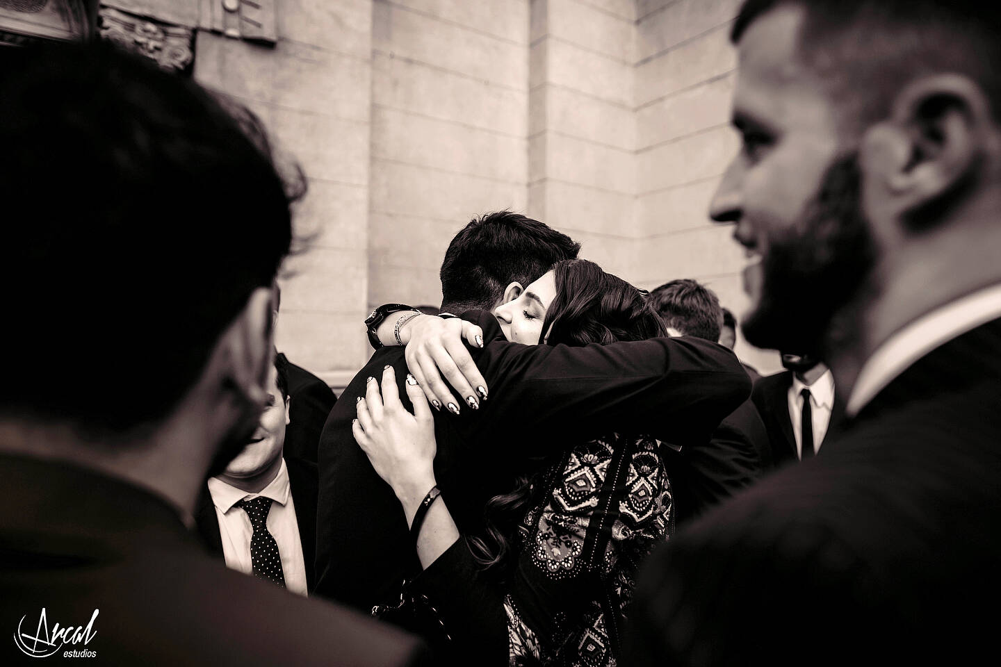 164-mili-y-toma-s-boda-en-parroquia-nuestra-sen-ora-del-socorro-de-escuela-pias-fotos-en-salo-n-reinapaz-140480-O