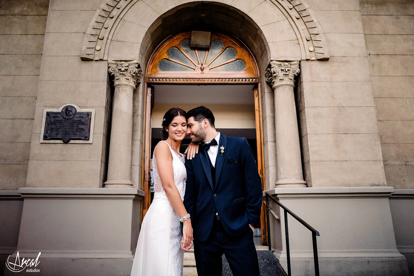 176-mili-y-toma-s-boda-en-parroquia-nuestra-sen-ora-del-socorro-de-escuela-pias-fotos-en-salo-n-reinapaz-140480-O