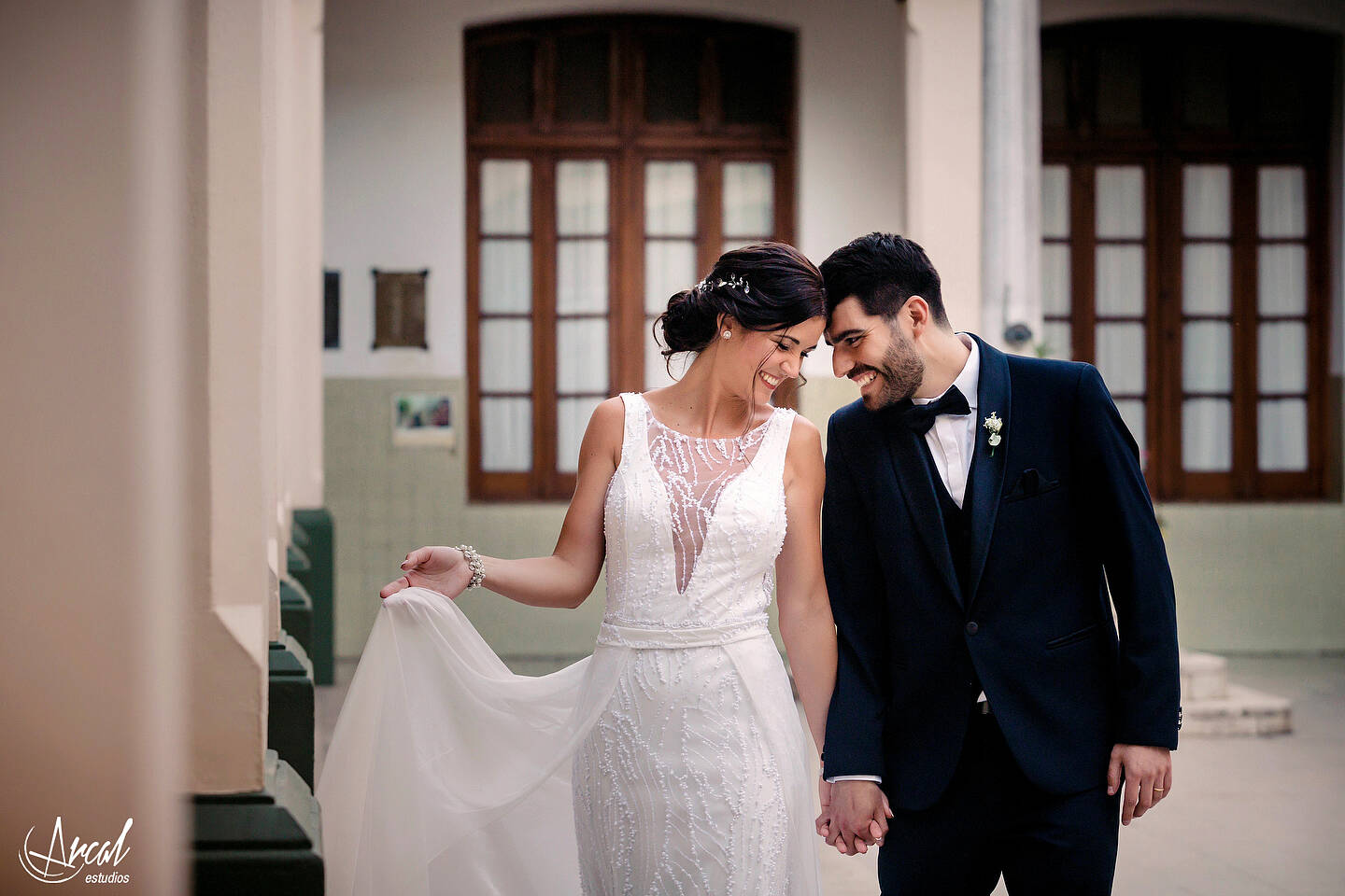 180-mili-y-toma-s-boda-en-parroquia-nuestra-sen-ora-del-socorro-de-escuela-pias-fotos-en-salo-n-reinapaz-140480-O