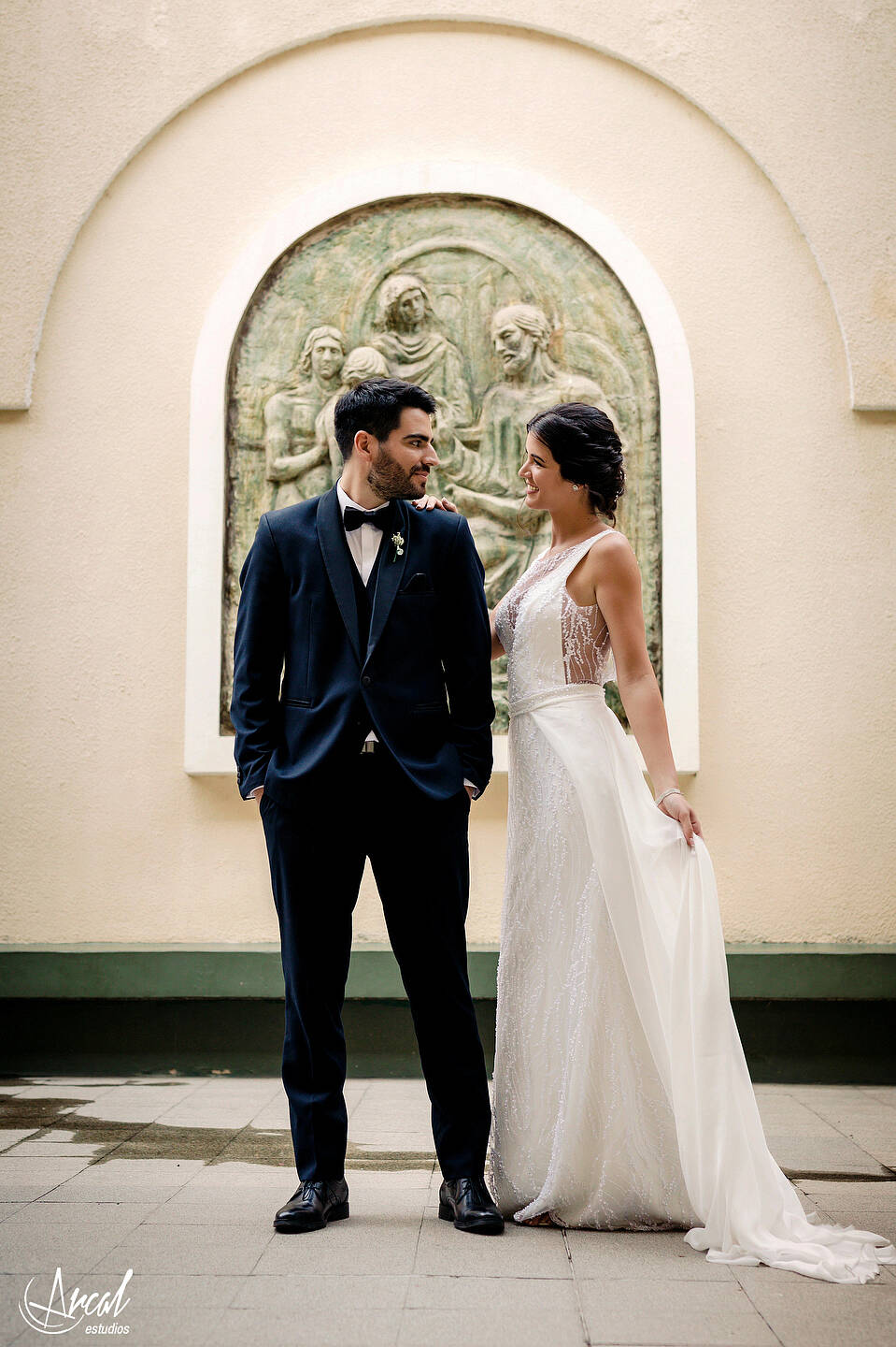 185-mili-y-toma-s-boda-en-parroquia-nuestra-sen-ora-del-socorro-de-escuela-pias-fotos-en-salo-n-reinapaz-140480-O