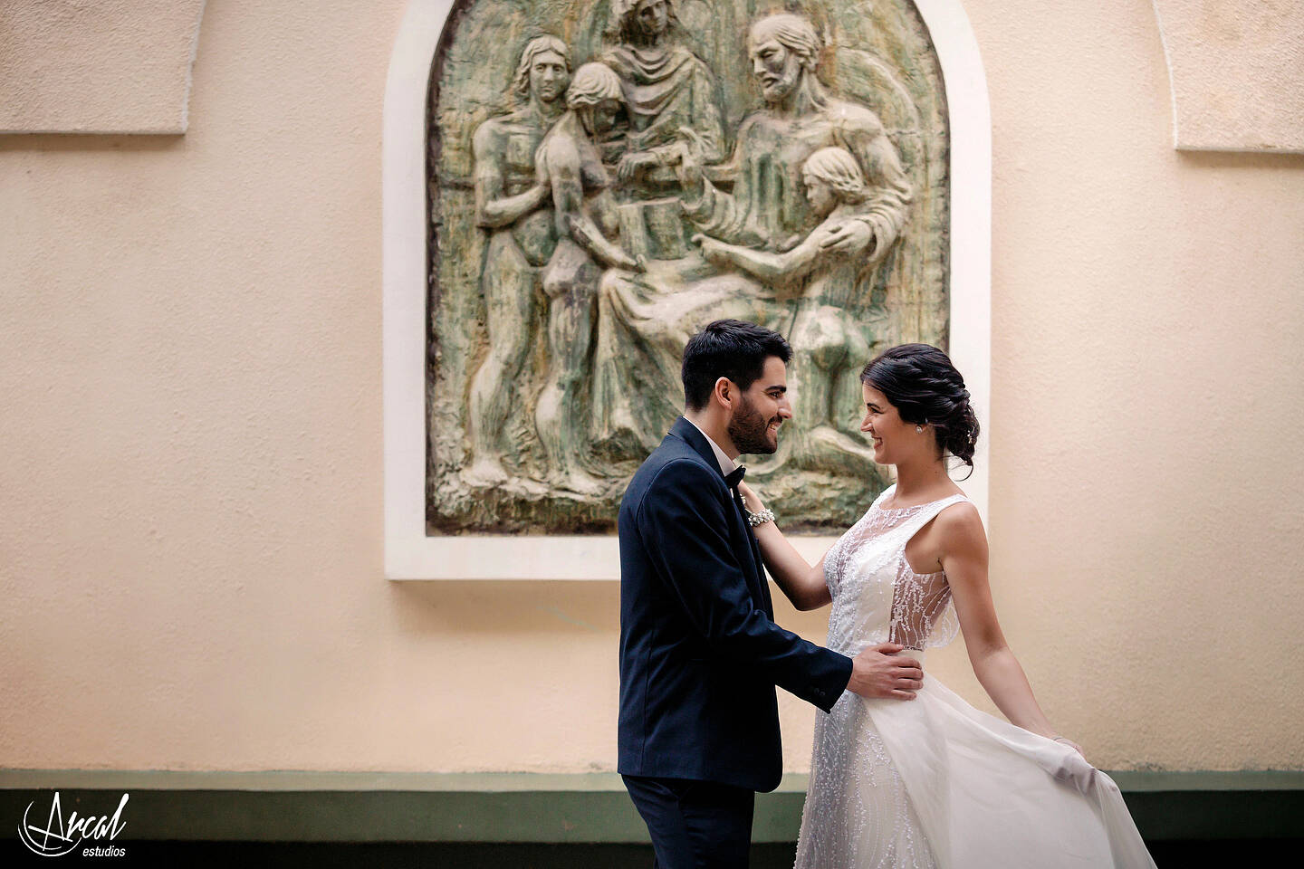 186-mili-y-toma-s-boda-en-parroquia-nuestra-sen-ora-del-socorro-de-escuela-pias-fotos-en-salo-n-reinapaz-140480-O