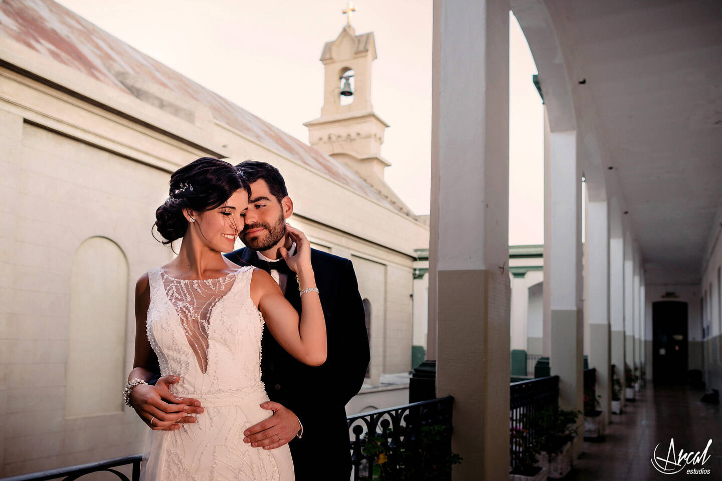 198-mili-y-toma-s-boda-en-parroquia-nuestra-sen-ora-del-socorro-de-escuela-pias-fotos-en-salo-n-reinapaz-140480-O